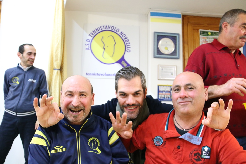 Al centro Simone Carrucciu con Tore Scotto e Tista mele (Foto Gianluca Piu)