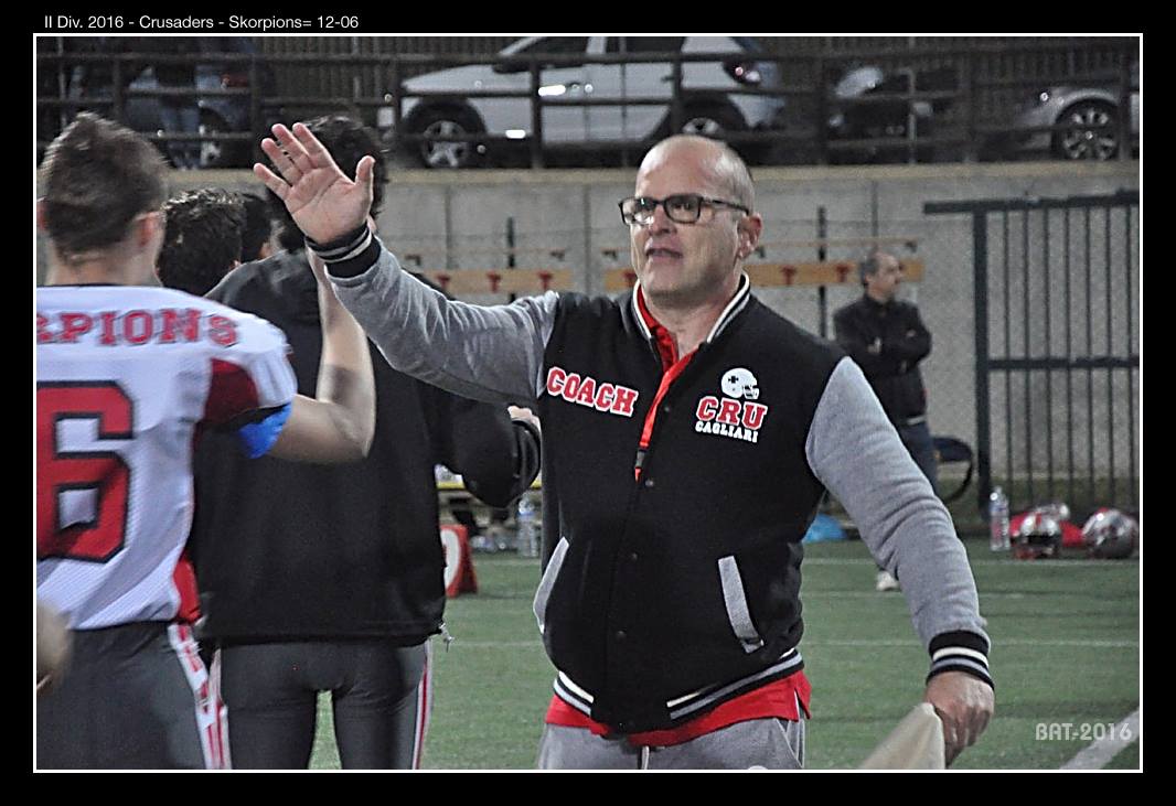 Coach Fiorito saluta gli avversari (Foto Battista Battino)