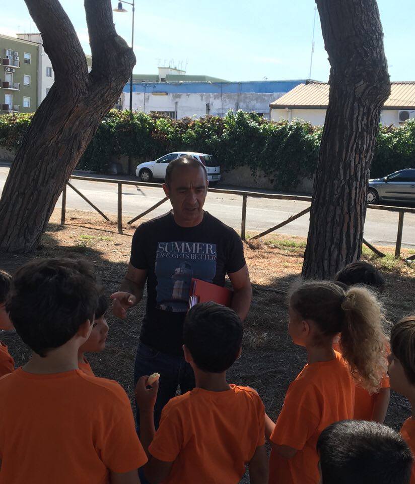 Antonello Manca con gli allievi del Campus di Infanzia Lieta